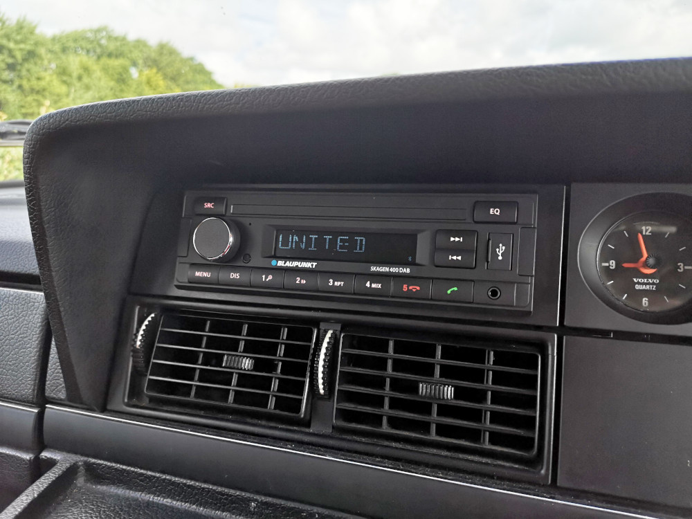Retro-autostereosarja Volvo 240/740:lle 1975–1993, Blaupunkt Skagen 400 DAB
