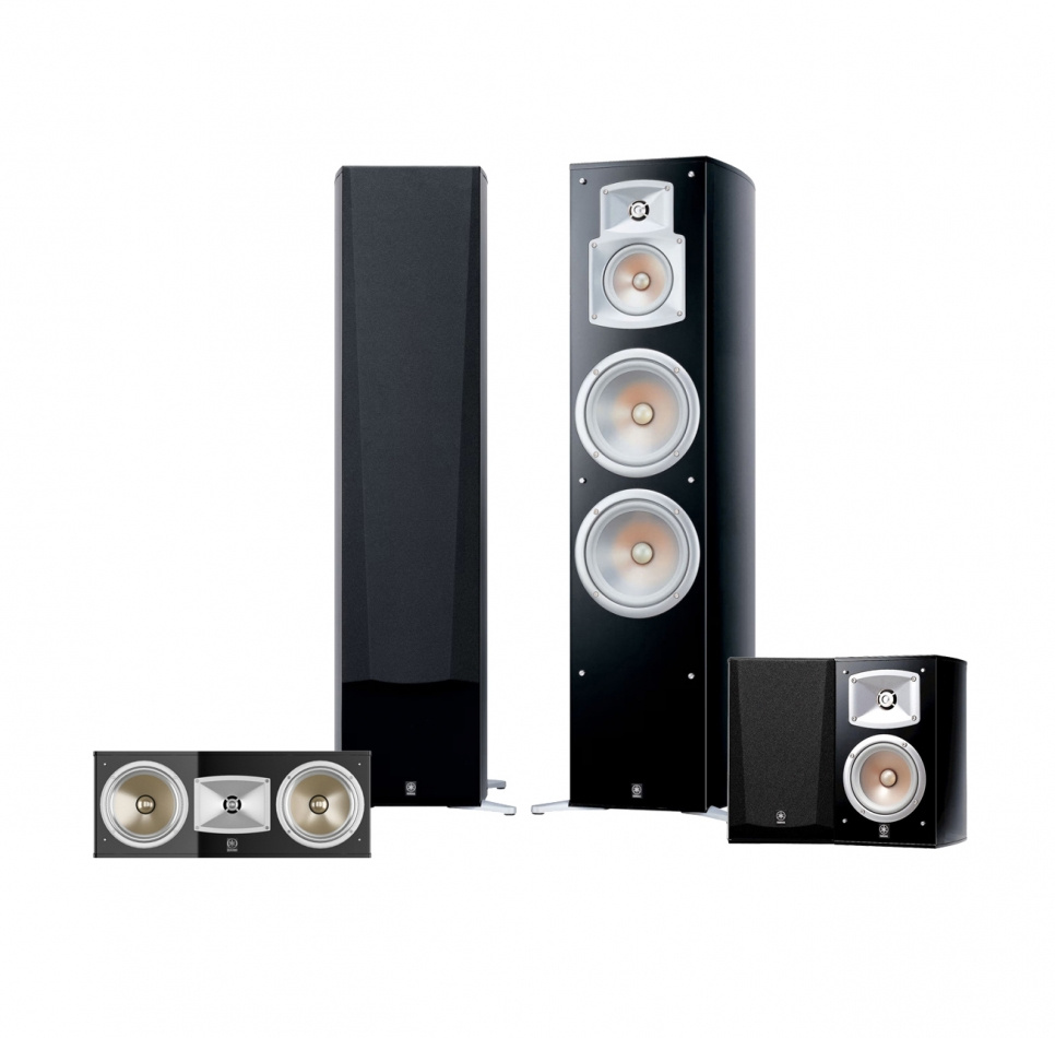 Yamaha NS-777 keskikaiuttimella ja surround-kaiuttimilla, 5.0 kaiutinpaketti