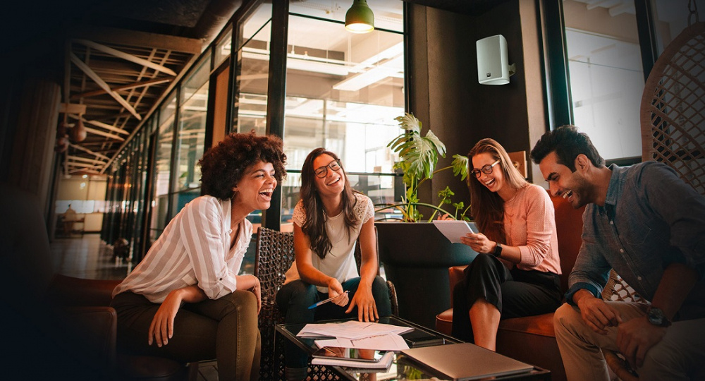 WiiM Amp, SC4B & 2 paria Magnat Symbol X-130 ulkokaiuttimet, valkoinen