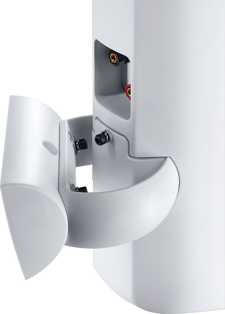 WiiM Amp kahdella parilla valkoista Magnat Symbol X 160 & SC4B kaiutinkytkin